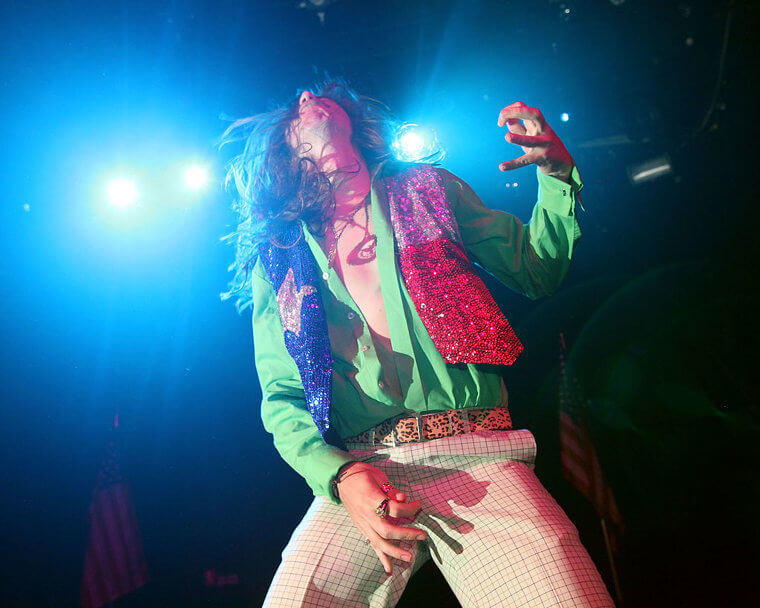 Air Guitar Championship - The US and Finland