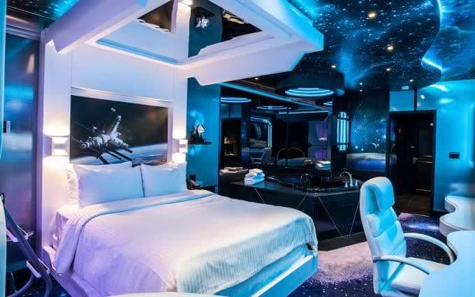 Fantasyland Hotel, Canada
