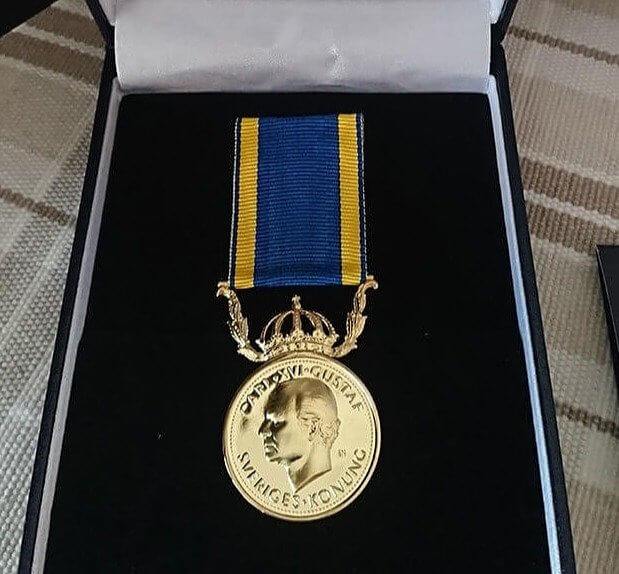 Anyone Who Works for the State for 30 Years Earns a Gold Medal