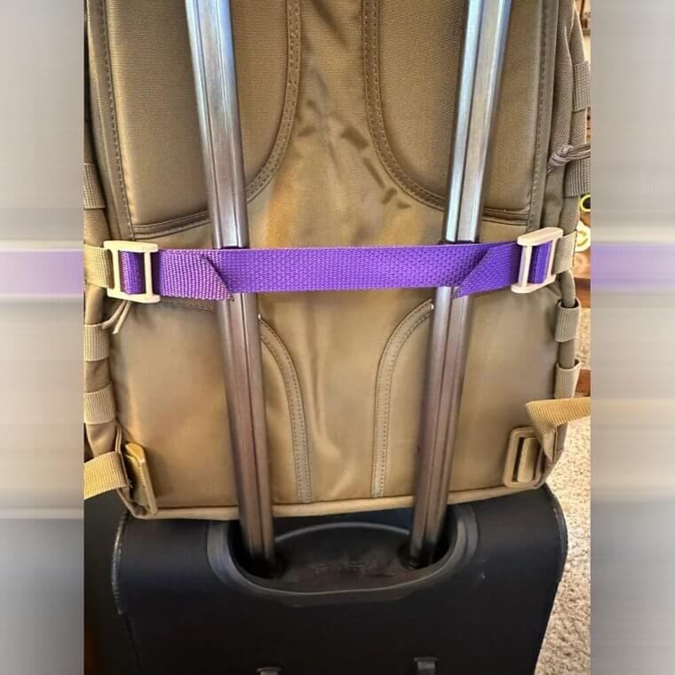 Conveniently Attach All Your Luggage With Straps